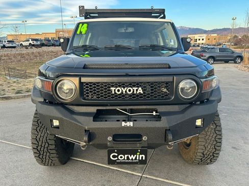 Used 2014 Toyota FJ Cruiser 4WD w/ Upgrade Package image 2