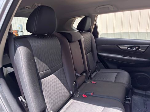 Used 2020 Nissan Rogue SV AWD/4WD image 34