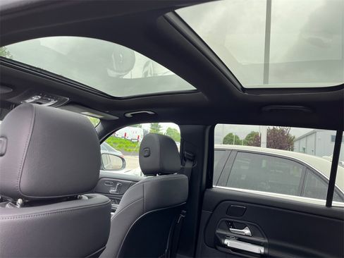 New 2025 Mercedes-Benz GLB 250 4MATIC image 10