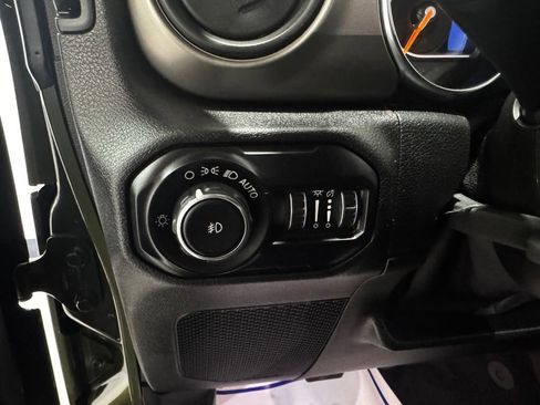 Used 2021 Jeep Wrangler Unlimited Sport AWD/4WD image 38