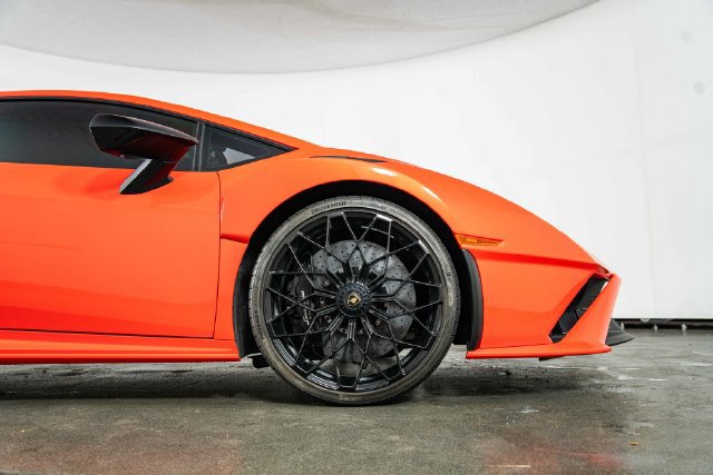 Used 2022 Lamborghini Huracan STO RWD image 11