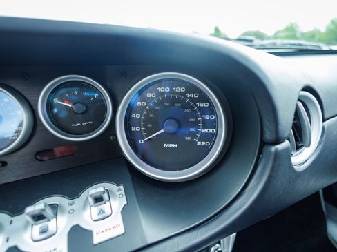 Used 2005 Ford GT RWD image 41
