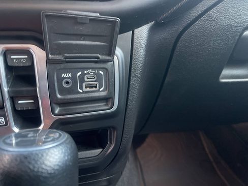 Used 2018 Jeep Wrangler Unlimited Sport S AWD/4WD image 15
