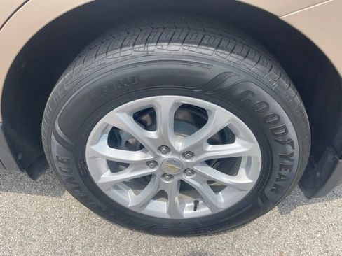 Used 2018 Chevrolet Equinox LT FWD image 31