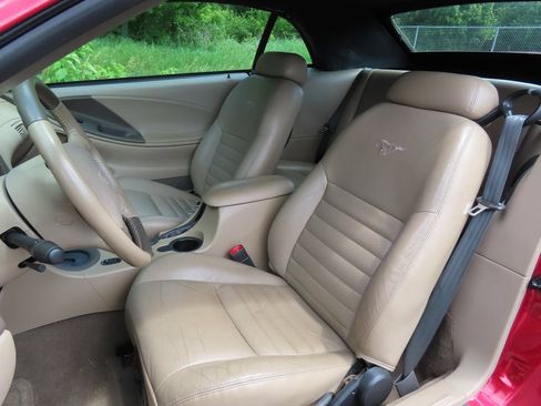 Used 2004 Ford Mustang GT RWD image 8