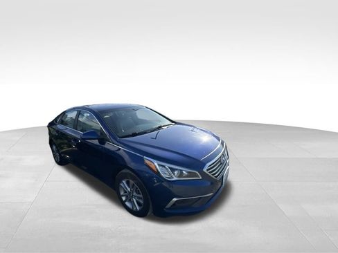 Used 2016 Hyundai Sonata SE FWD image 2