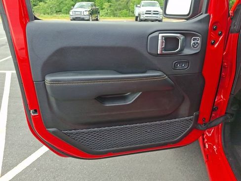 Used 2025 Jeep Wrangler Unlimited Sahara w/ Safety Group AWD/4WD image 12