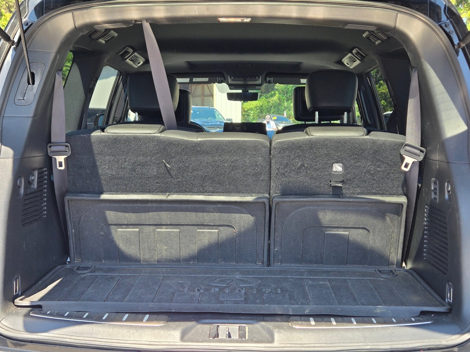 Used 2023 INFINITI QX80 Sensory w/ All-Season Package RWD image 10