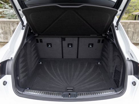 Certified 2025 Porsche Macan image 42