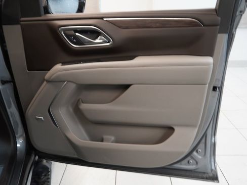 Used 2022 Chevrolet Tahoe Z71 w/ Z71 Off-Road Package AWD/4WD image 39