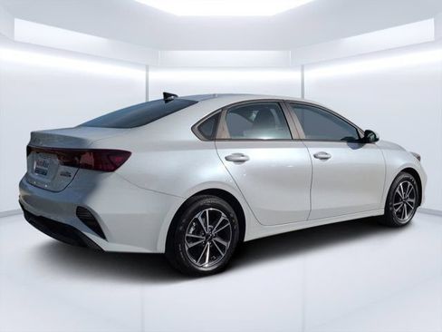 Used 2024 Kia Forte LXS FWD image 3