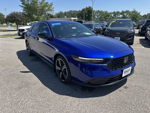 Used 2023 Honda Accord Sport image 2