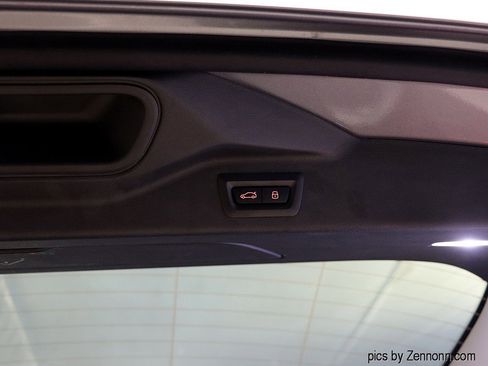 Used 2025 BMW X7 xDrive40i w/ Premium Package image 33