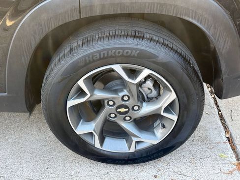 Used 2025 Chevrolet Trax LT FWD image 25