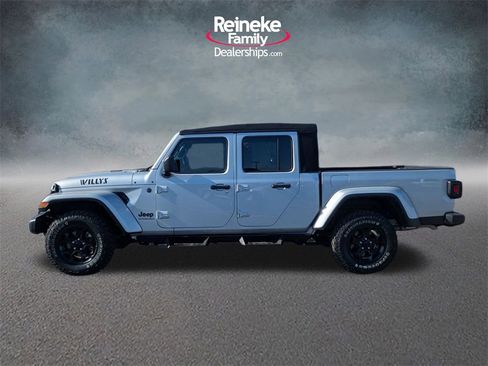 Used 2023 Jeep Gladiator Willys image 9