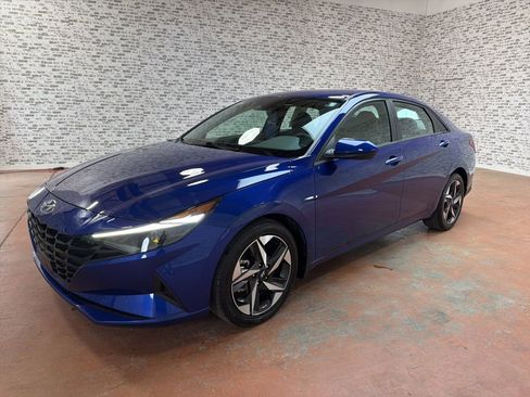 Certified 2023 Hyundai Elantra SEL w/ Convenience Package image 3