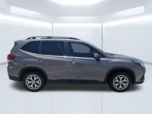 Used 2023 Subaru Forester Premium AWD/4WD image 5