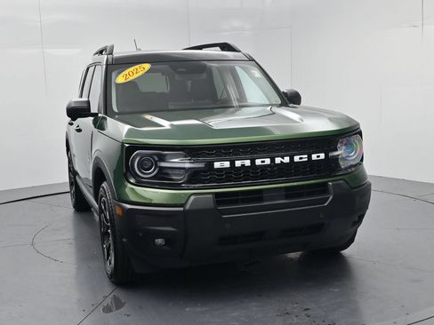 Used 2025 Ford Bronco Sport Outer Banks w/ Outer Banks Tech Package+ AWD/4WD image 2