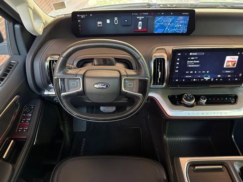 Used 2025 Ford Expedition Max Platinum AWD/4WD image 19