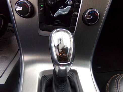 Used 2013 Volvo XC60 3.2 FWD image 18