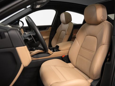 Used 2025 Porsche Cayenne Coupe AWD/4WD image 48