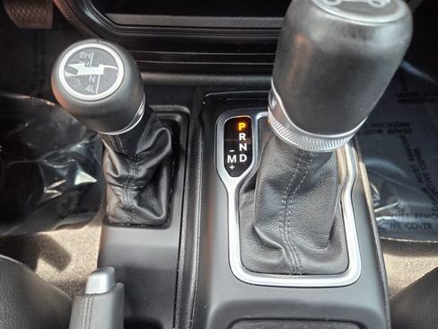 Used 2019 Jeep Wrangler Unlimited Sahara AWD/4WD image 29