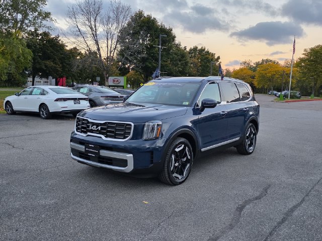 Certified 2024 Kia Telluride S w/ S Sunroof Package AWD/4WD image 4