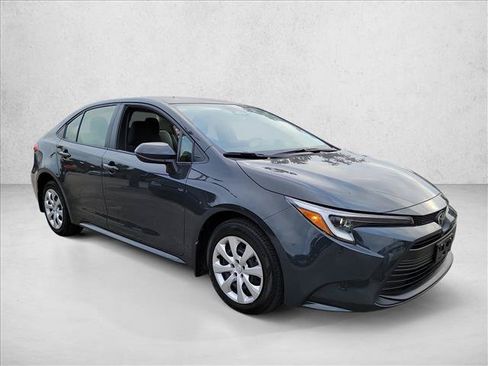 Used 2026 Toyota Corolla LE FWD image 3