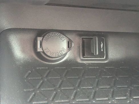 Used 2022 Toyota RAV4 LE FWD image 21