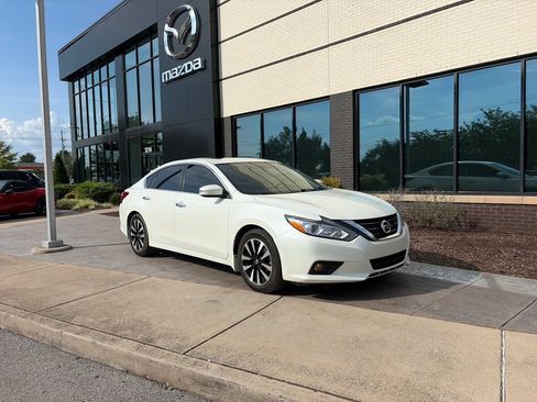 Used 2018 Nissan Altima 2.5 SV w/ 2.5 SV Technology Package FWD image 1