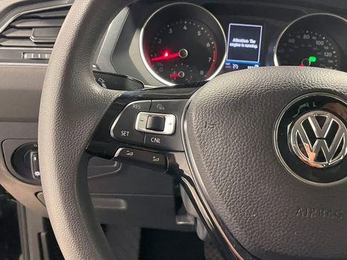 Used 2018 Volkswagen Tiguan S image 29