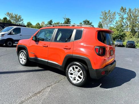 Used 2017 Jeep Renegade Latitude w/ Safety & Security Group AWD/4WD image 5