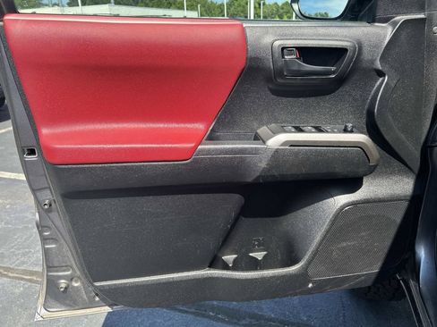 Used 2022 Toyota Tacoma SR5 w/ Technology Package AWD/4WD image 18