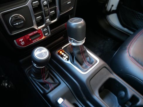 Used 2023 Jeep Gladiator Rubicon w/ Cold Weather Group AWD/4WD image 21