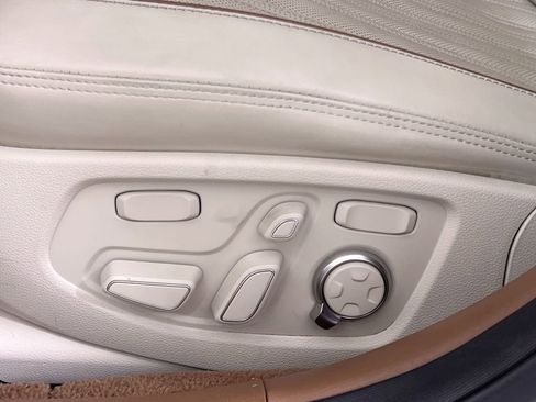 Used 2020 Genesis G90 3.3T Premium image 14