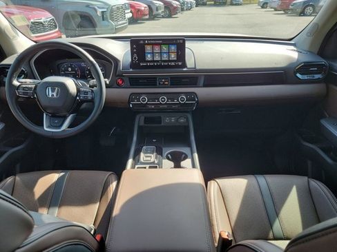 Used 2025 Honda Pilot Elite image 21