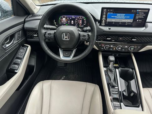 Used 2025 Honda Accord Touring image 17
