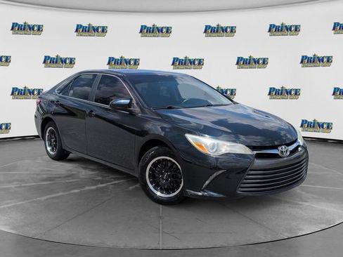 Used 2015 Toyota Camry LE FWD image 3