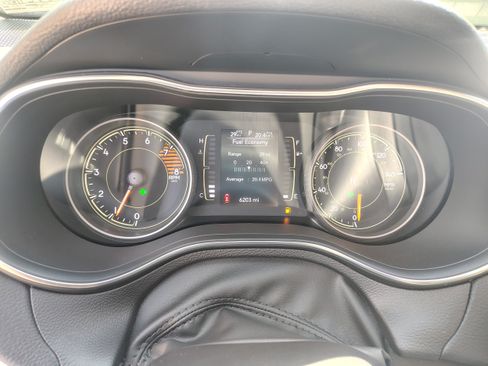 Certified 2022 Jeep Cherokee Latitude w/ Sun & Sound Group AWD/4WD image 18