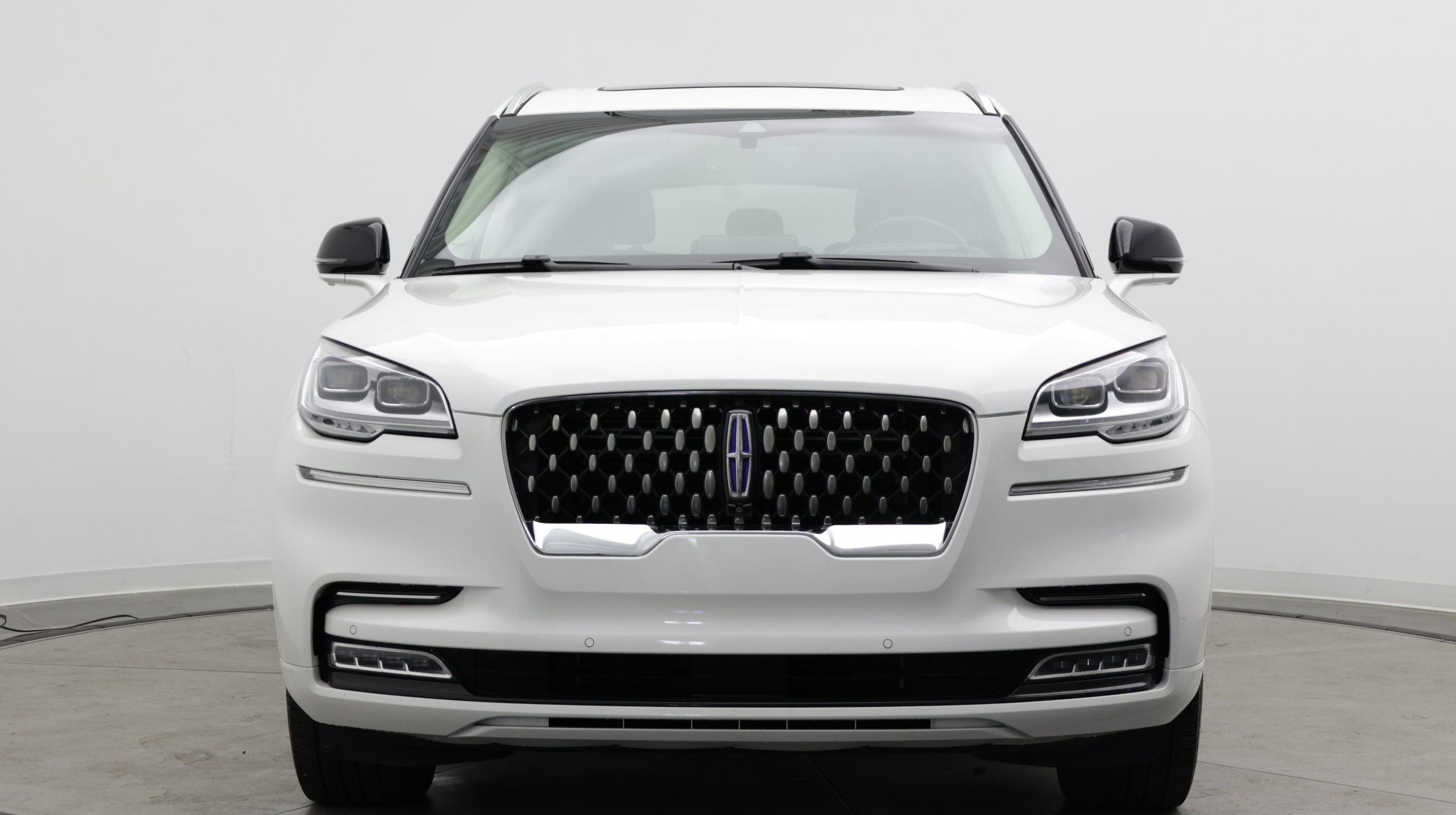 Used 2022 Lincoln Aviator Grand Touring w/ Equipment Group 301A AWD/4WD image 2