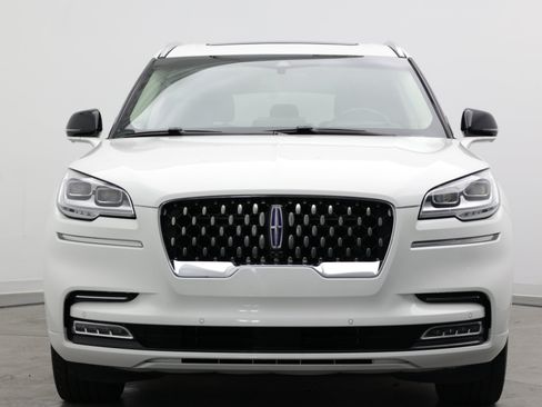 Used 2022 Lincoln Aviator Grand Touring w/ Equipment Group 301A AWD/4WD image 2