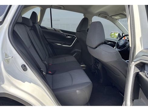 Used 2021 Toyota RAV4 XLE AWD/4WD image 18