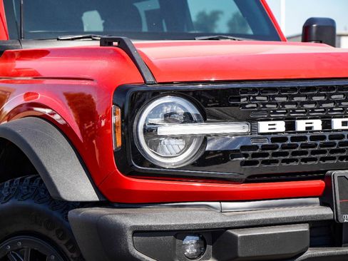 Used 2022 Ford Bronco Wildtrak image 2