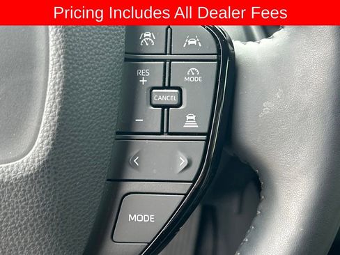 Used 2024 Toyota Prius XLE FWD image 8