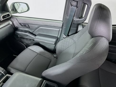 Certified 2025 Toyota Tacoma SR5 AWD/4WD image 22