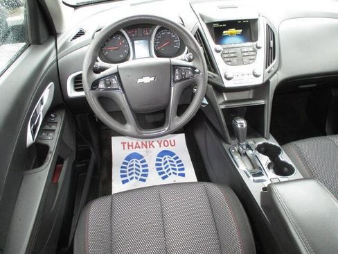 Used 2017 Chevrolet Equinox LS image 31