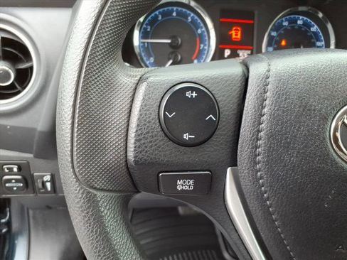 Used 2018 Toyota Corolla LE image 15