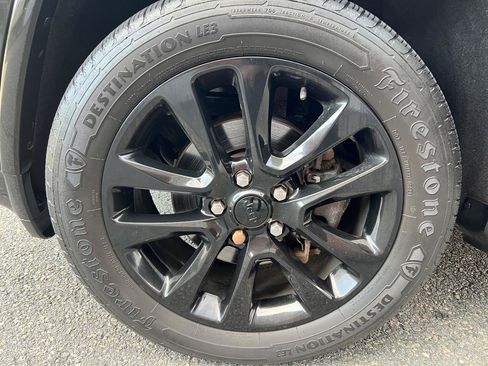 Used 2017 Jeep Grand Cherokee Altitude AWD/4WD image 32