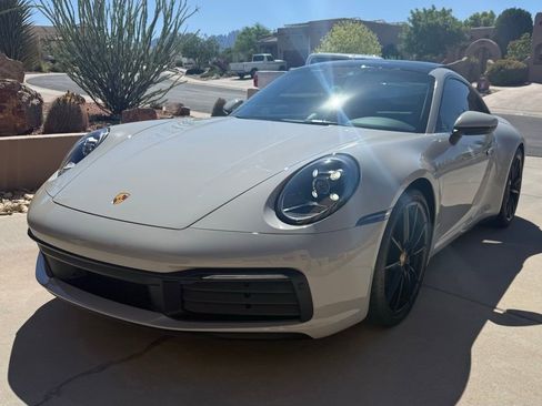Used 2022 Porsche 911 Carrera RWD image 3