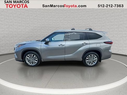 New 2026 Toyota Highlander Platinum AWD/4WD image 8